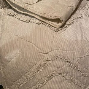 Twin XL quilt and pillow sham set